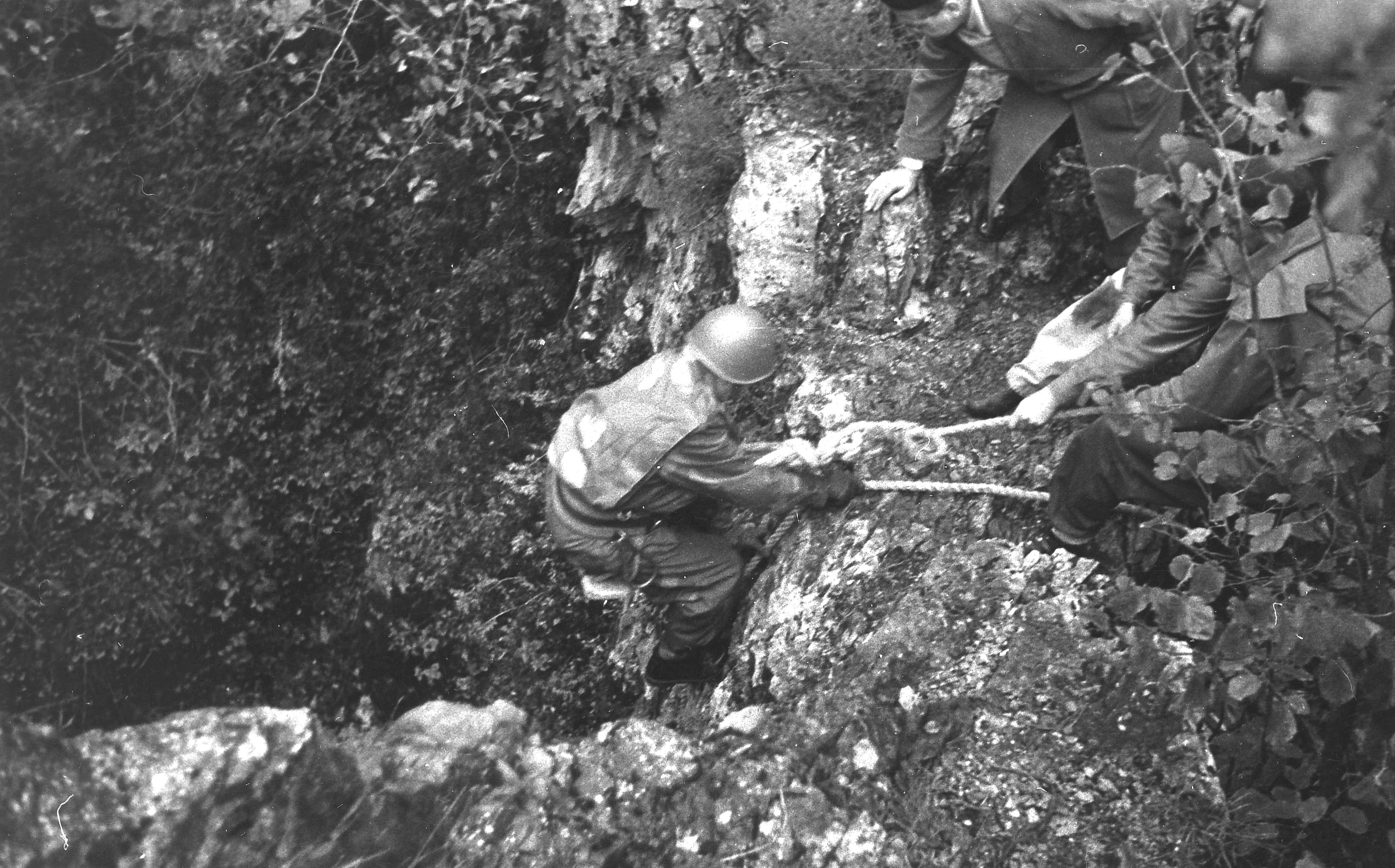 Missione di recupero salme alla foiba di Monrupino (Trieste), settembre 1957, foto © aut.